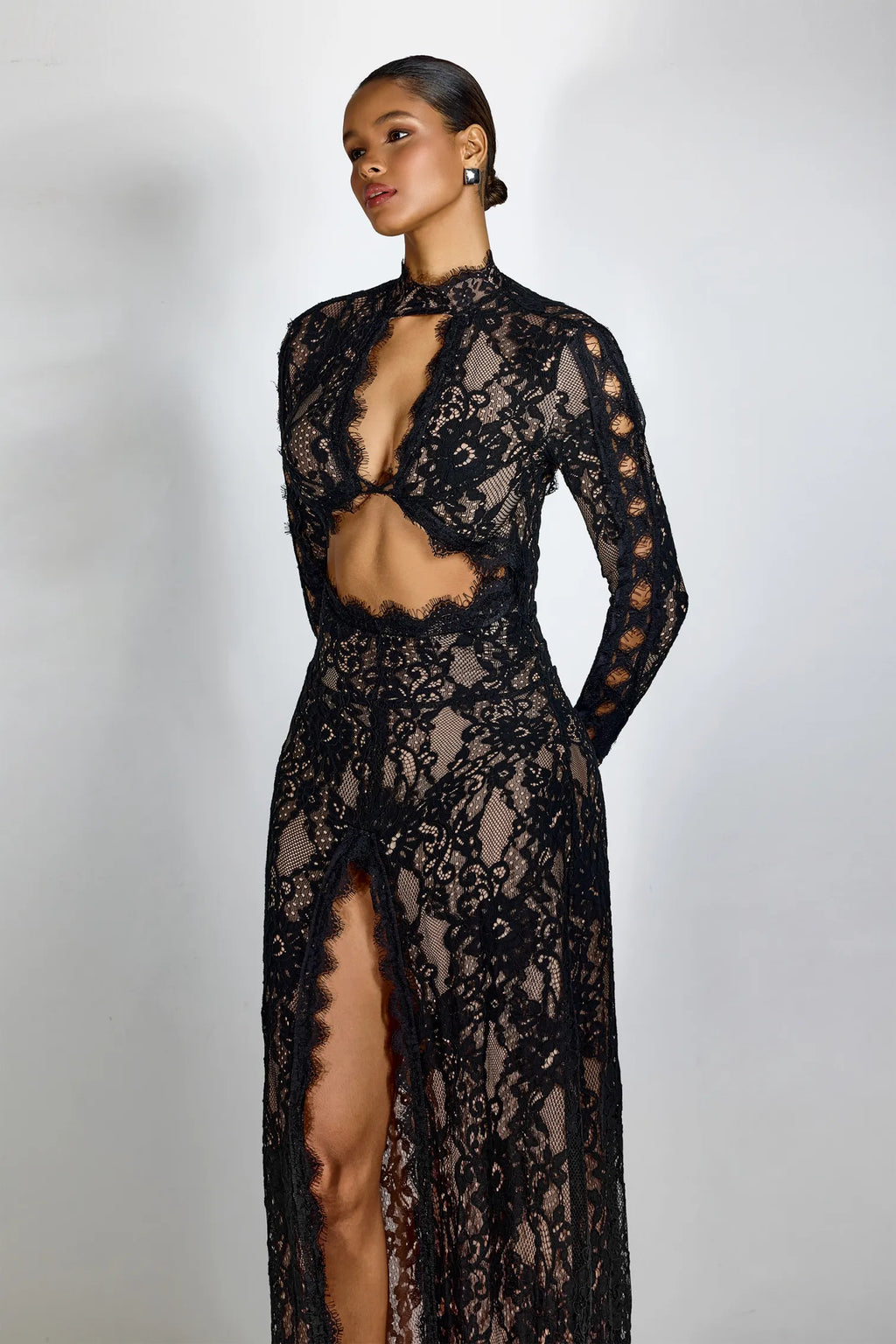 AMELIA LACE MAXI DRESS