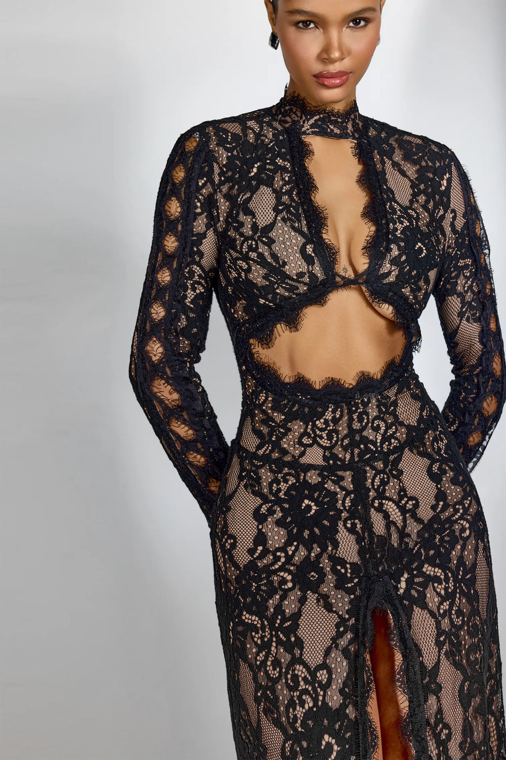 AMELIA LACE MAXI DRESS