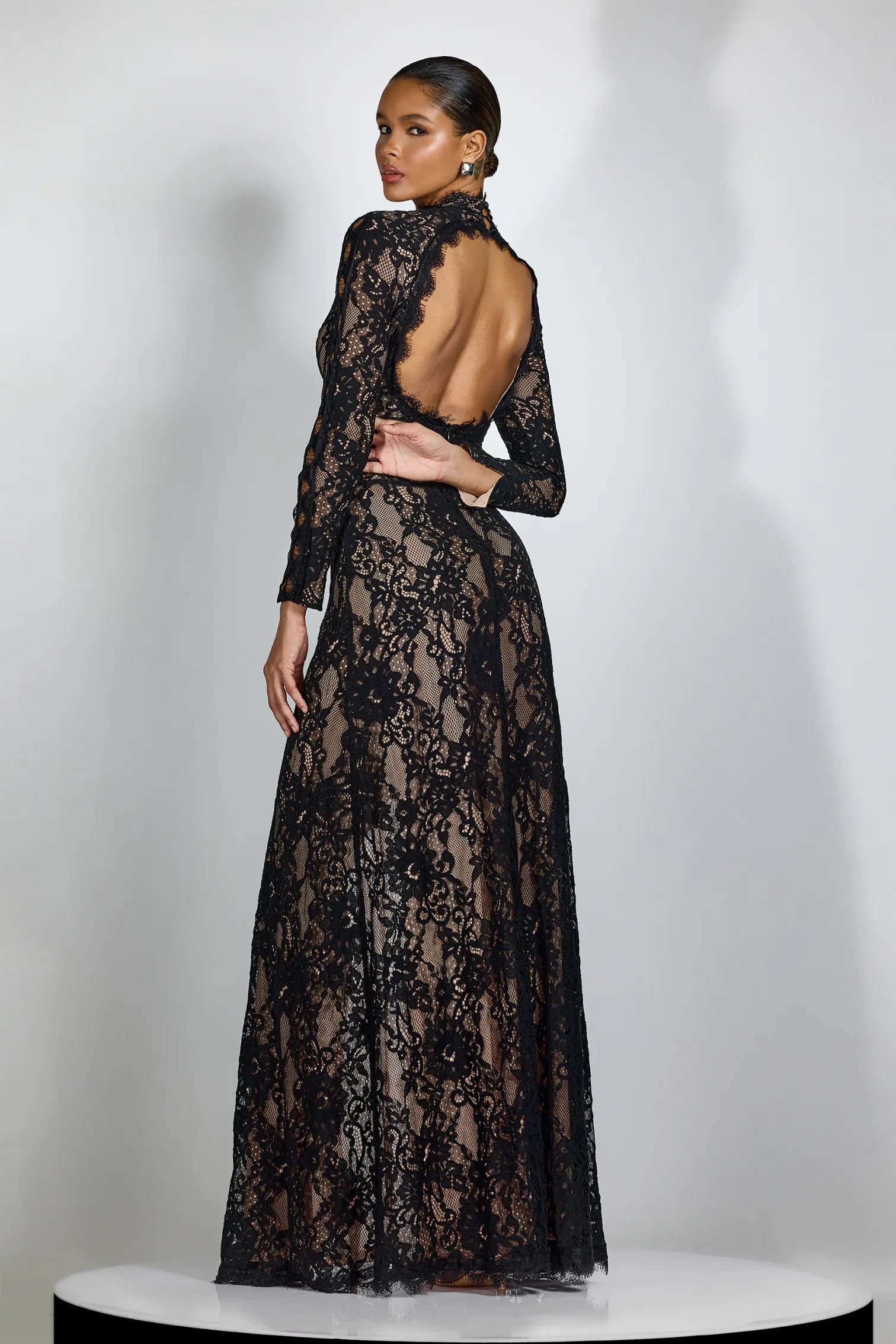 AMELIA LACE MAXI DRESS
