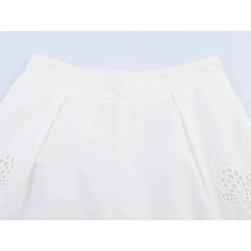 YENKYE Fashion Hollow Out Embroidery Pleated White Shorts Women High Waist Casual Summer pantalones cortos