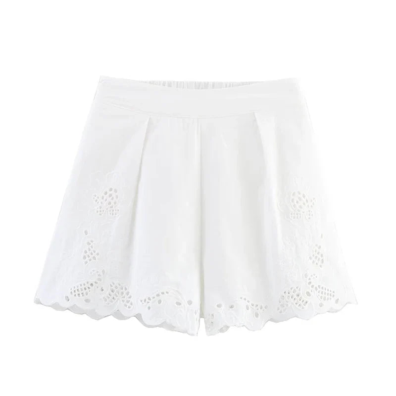 YENKYE Fashion Hollow Out Embroidery Pleated White Shorts Women High Waist Casual Summer pantalones cortos